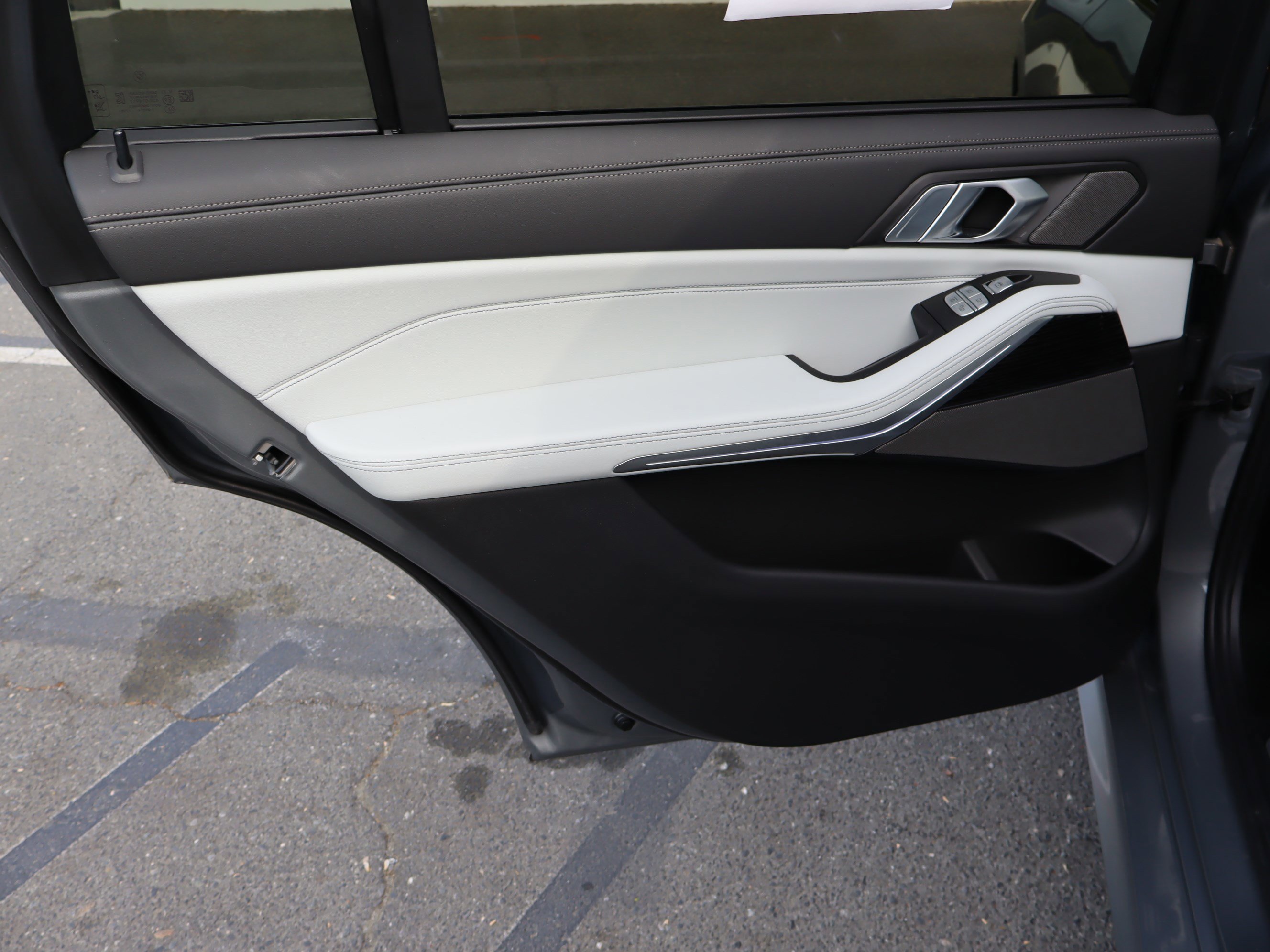 Used 2023 BMW X7 xDrive40i w/ M Sport Package image 30