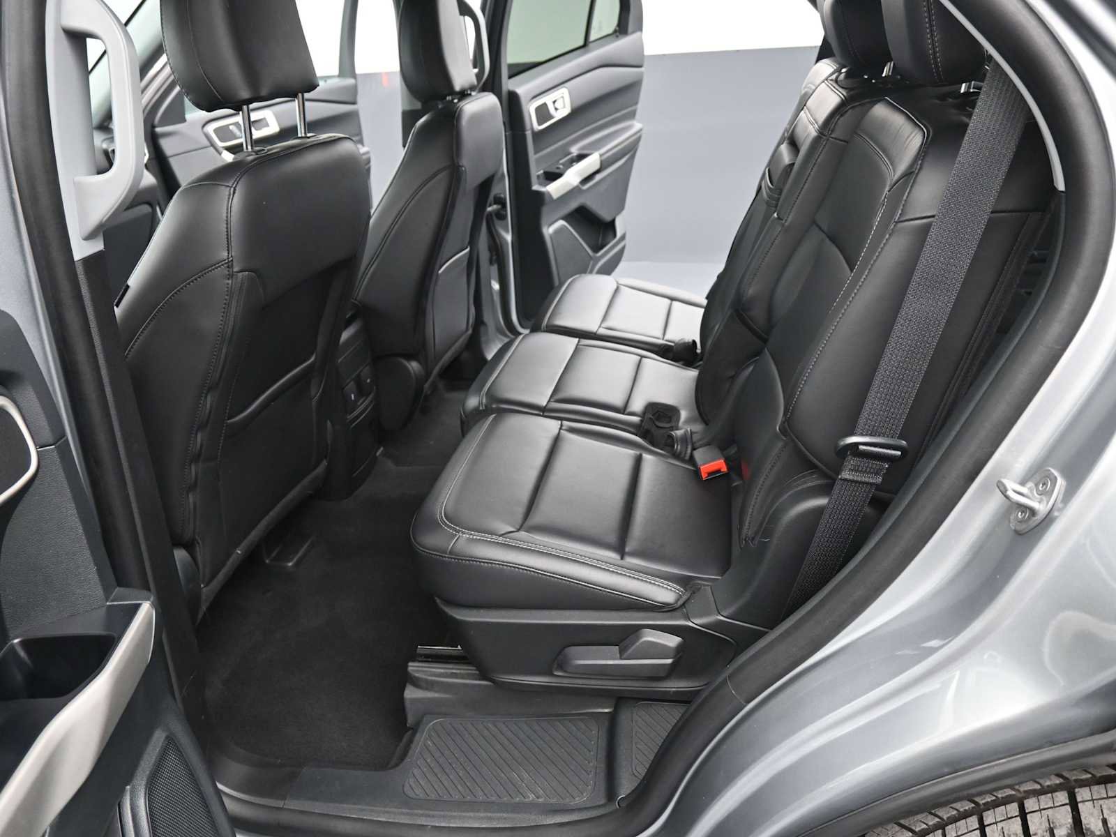 Used 2023 Ford Explorer XLT w/ Equipment Group 202A image 13