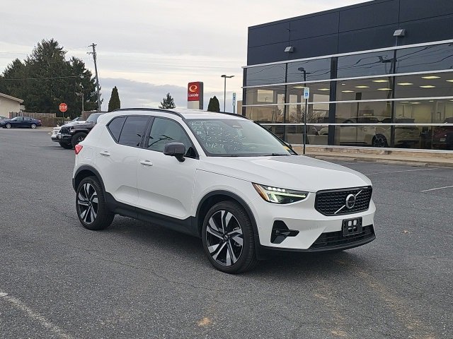 Used 2023 Volvo XC40 B5 Plus w/ Driver Assist Package