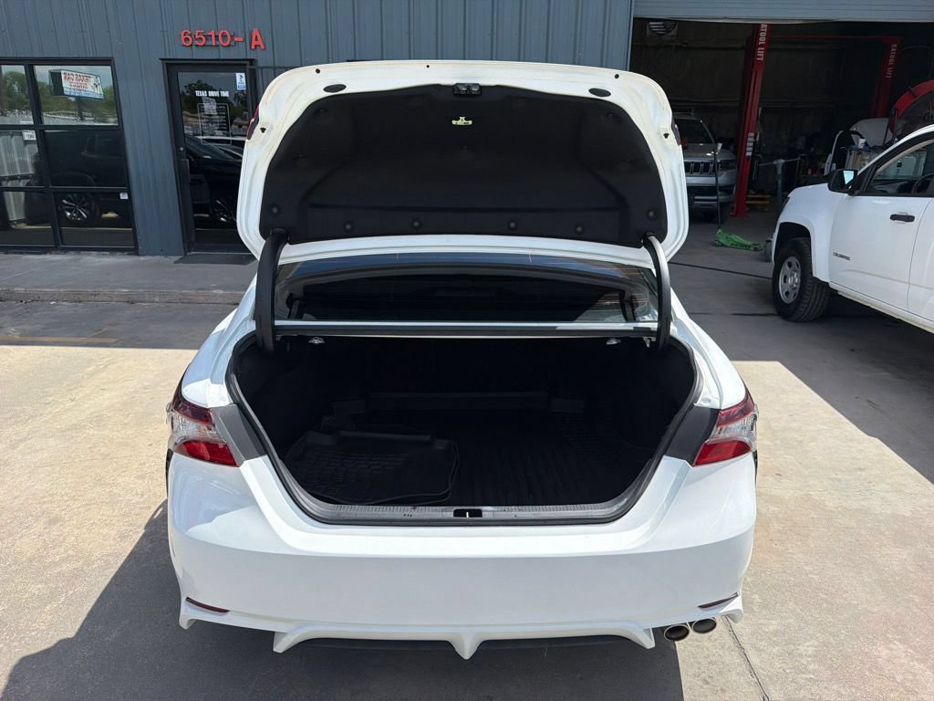 Used 2023 Toyota Camry SE FWD image 4