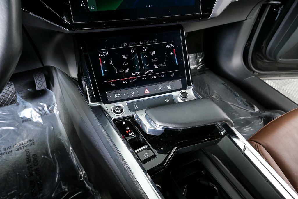 Certified 2022 Audi e-tron Premium image 17
