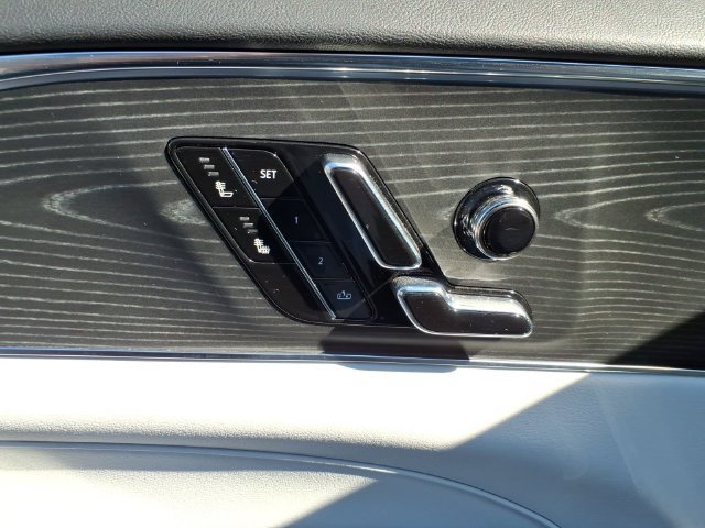 Used 2024 Cadillac Lyriq Luxury AWD/4WD image 26