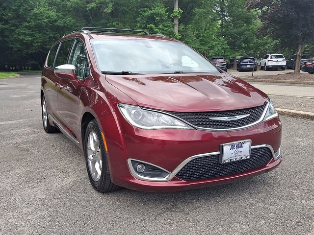 Used 2017 Chrysler Pacifica Limited image 2