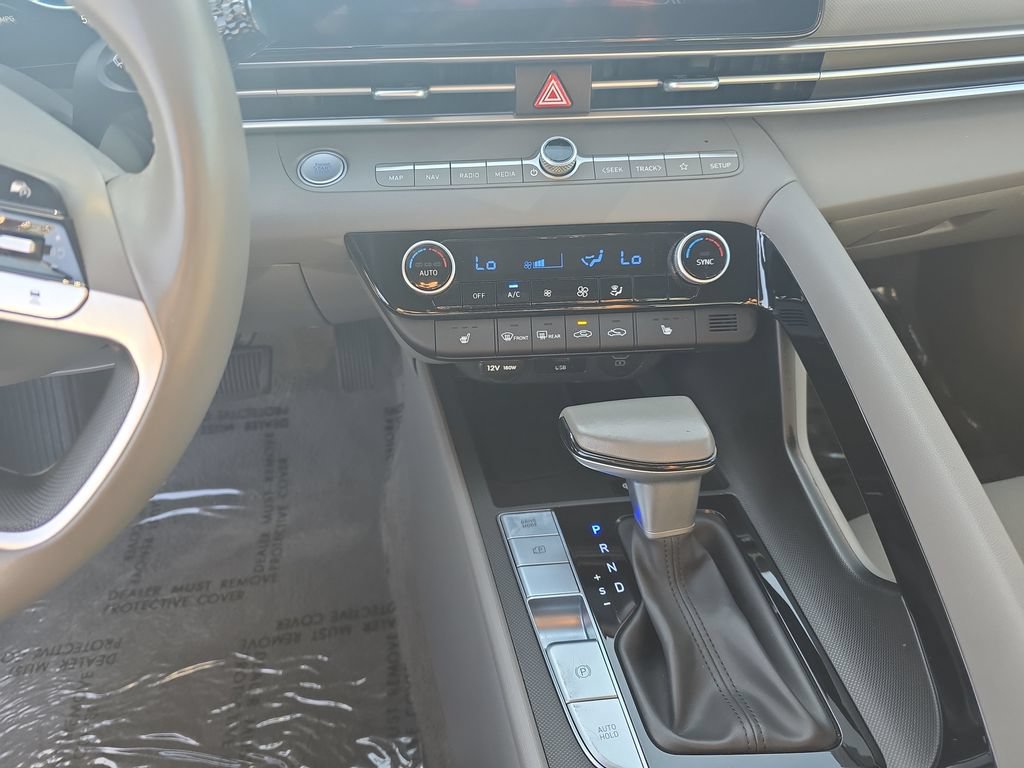 Used 2025 Hyundai Elantra SEL FWD image 17