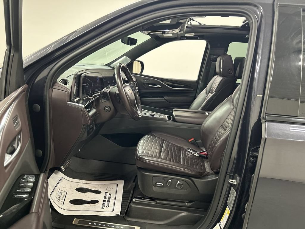 Used 2023 Cadillac Escalade Sport Platinum w/ LPO, ONYX Package AWD/4WD image 9