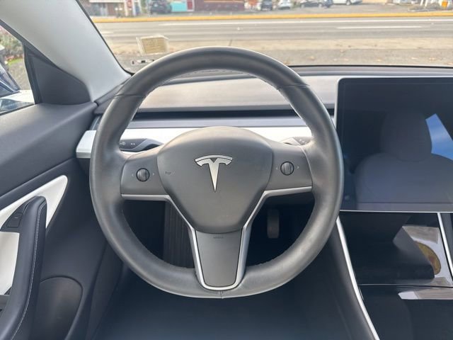 Used 2019 Tesla Model 3 Standard Range image 9
