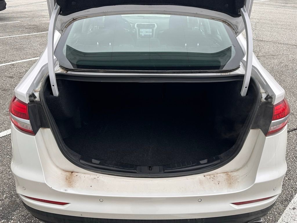 Used 2020 Ford Fusion SE image 16