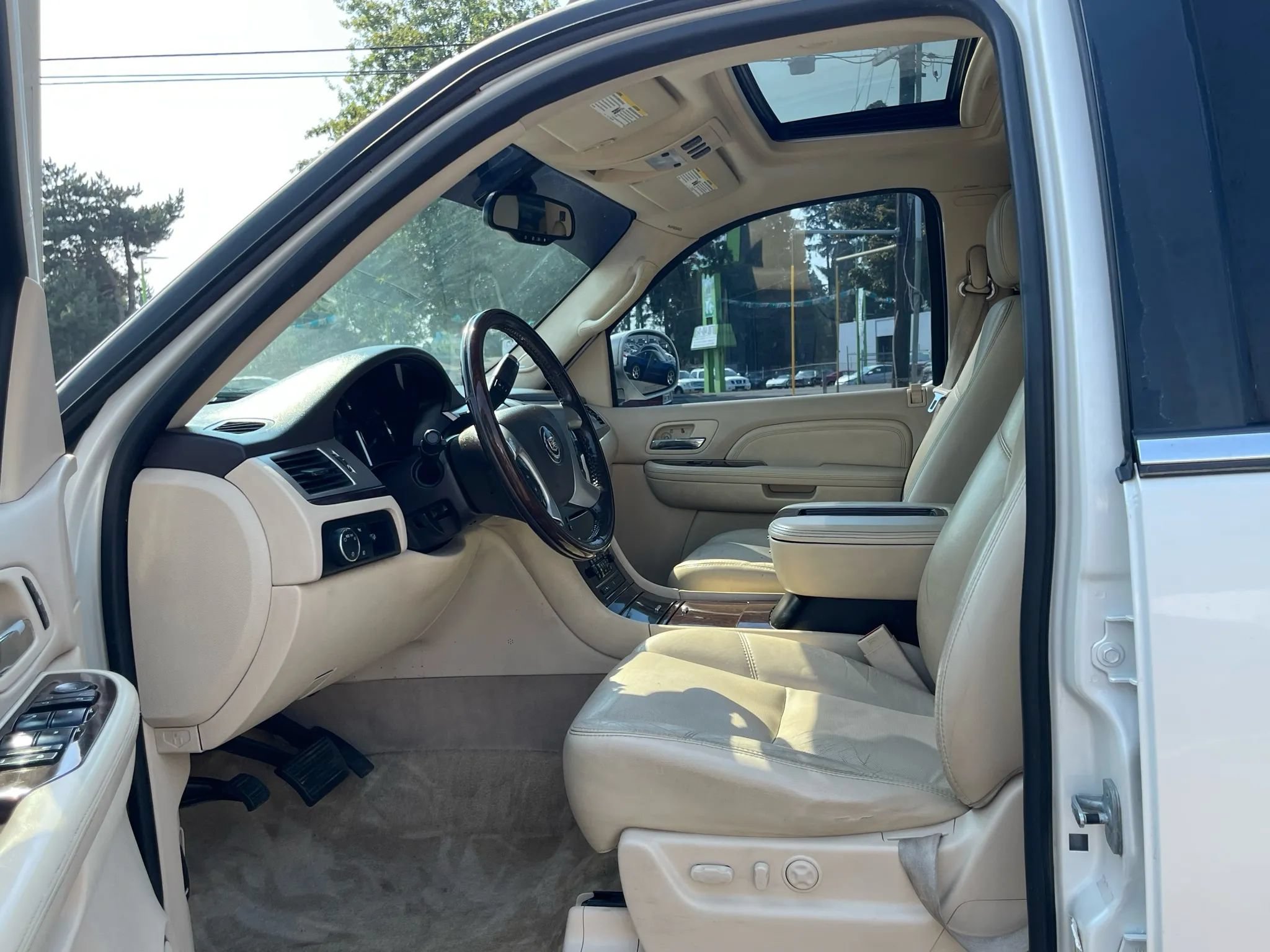 Used 2007 Cadillac Escalade AWD w/ Climate Package image 7