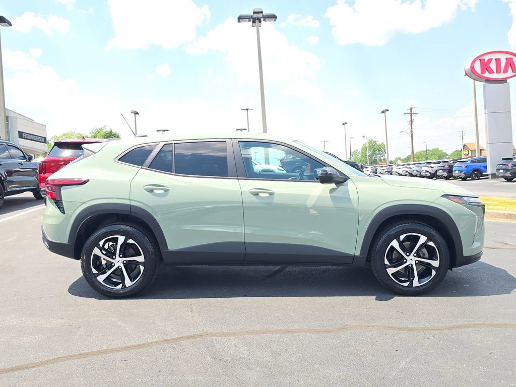 Used 2024 Chevrolet Trax RS w/ Driver Confidence Package FWD video 2