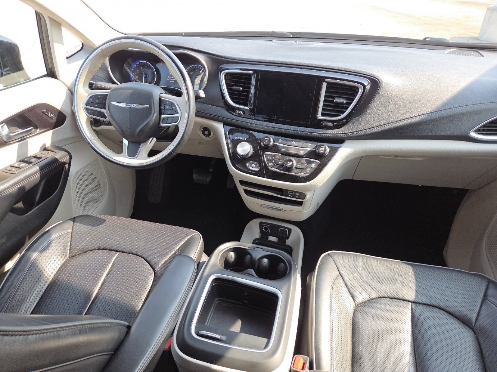 Used 2020 Chrysler Pacifica Limited FWD image 25