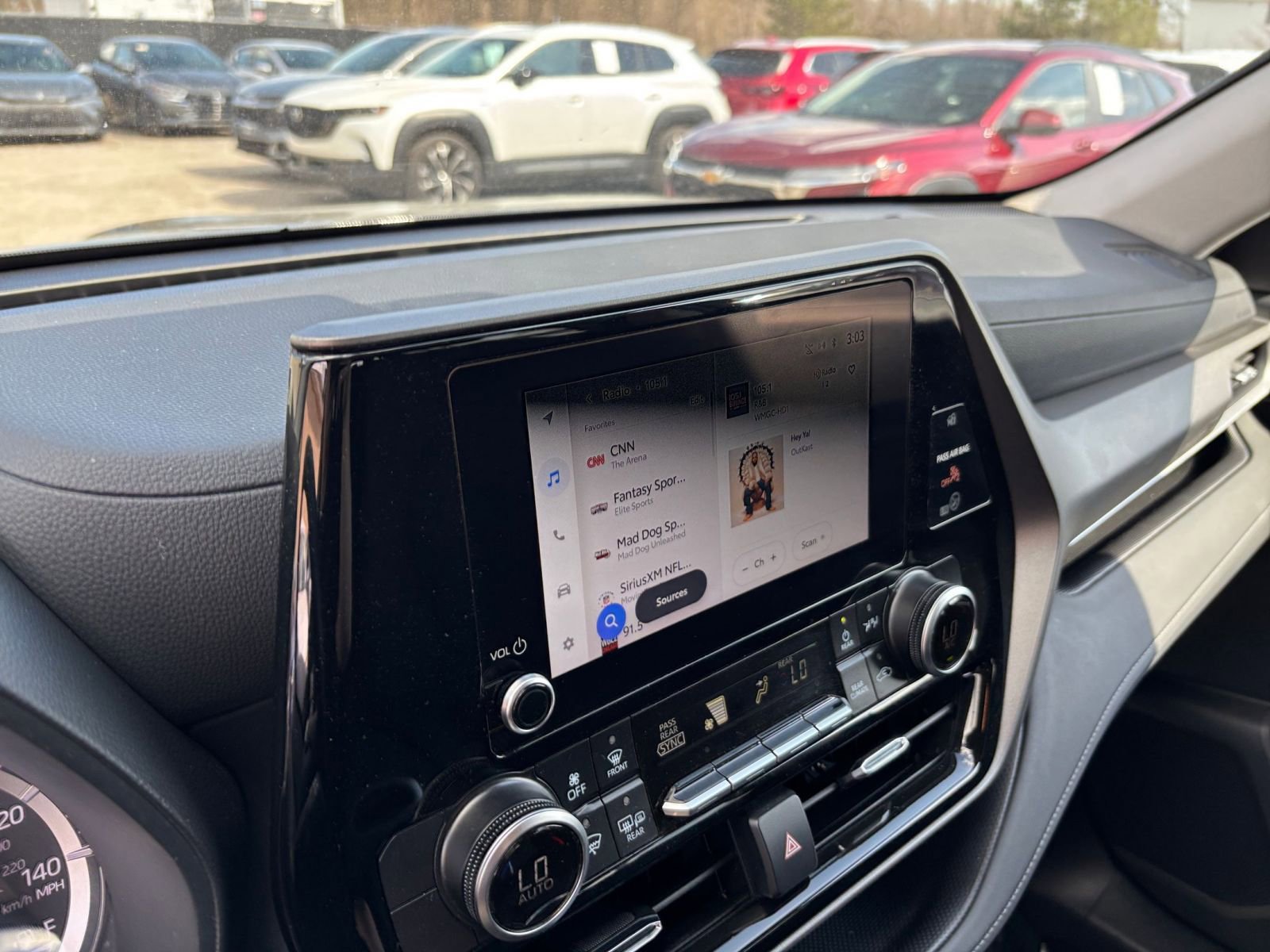 Used 2025 Toyota Highlander LE image 21