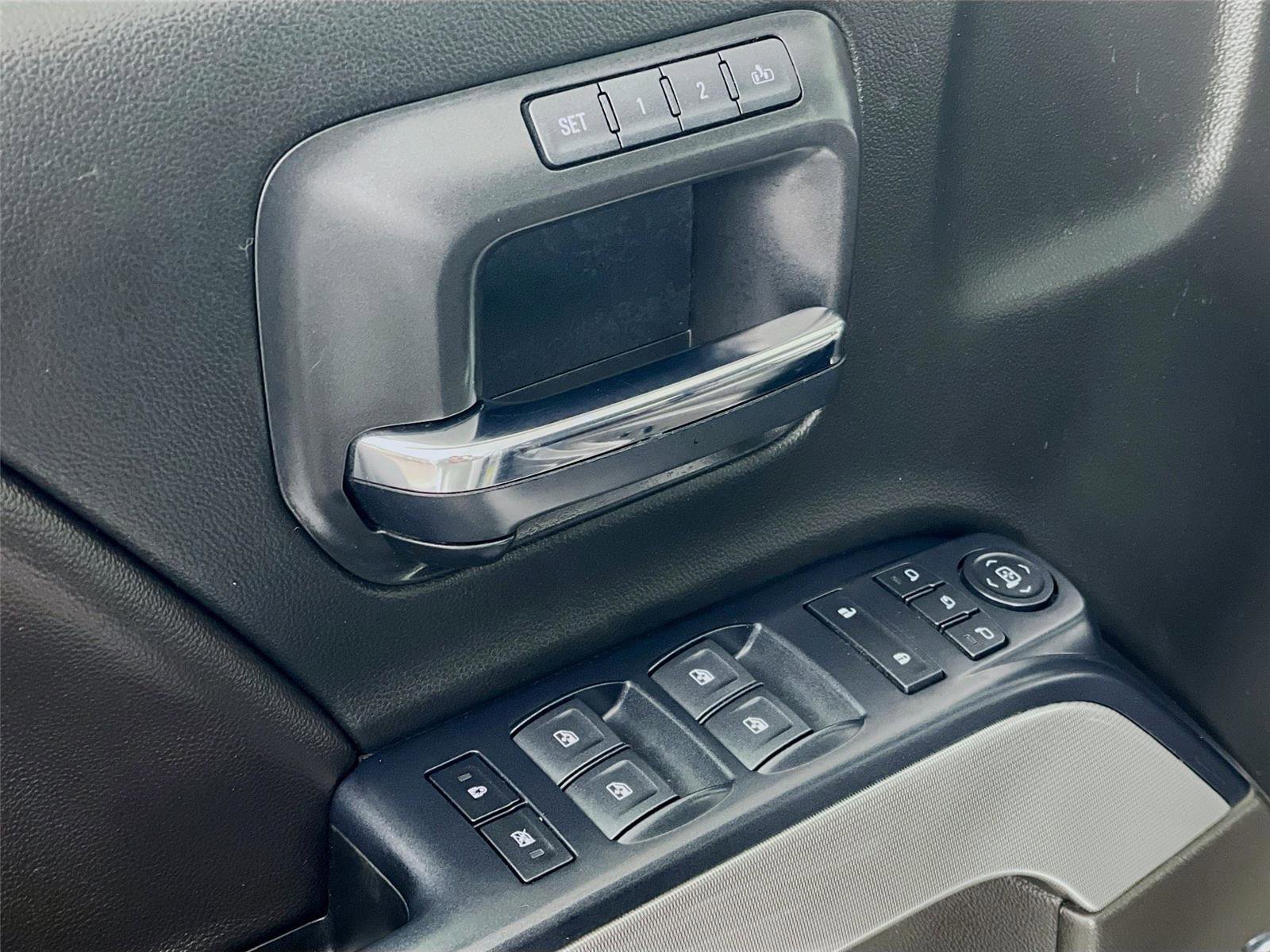 Used 2018 Chevrolet Silverado 1500 LTZ Z71 w/ Redline Edition image 21