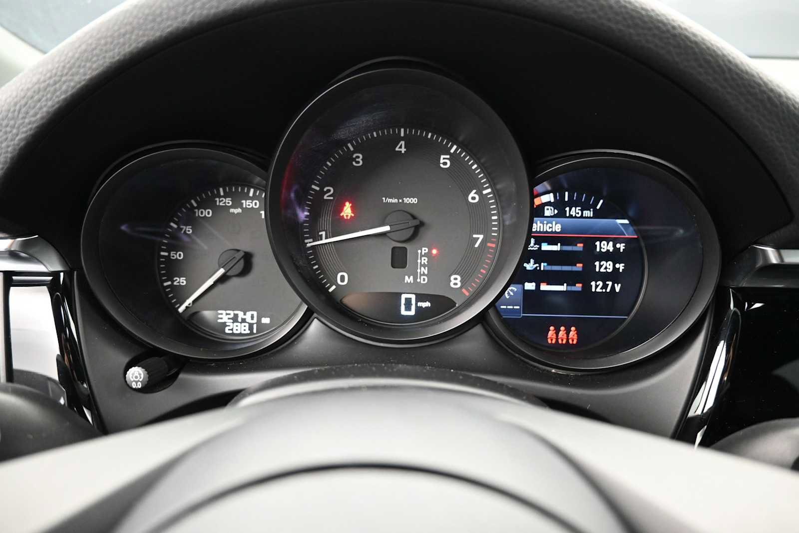 Certified 2024 Porsche Macan AWD/4WD image 10