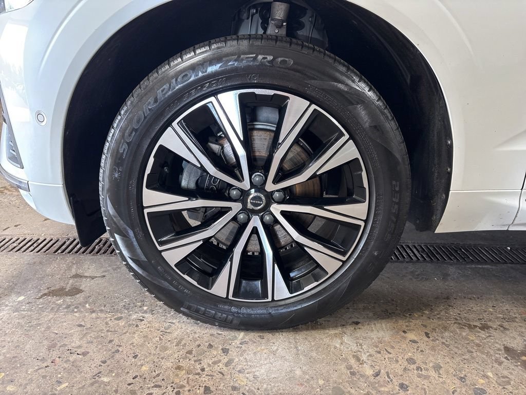 Used 2023 Volvo XC60 B5 Plus w/ Climate Package AWD/4WD image 9