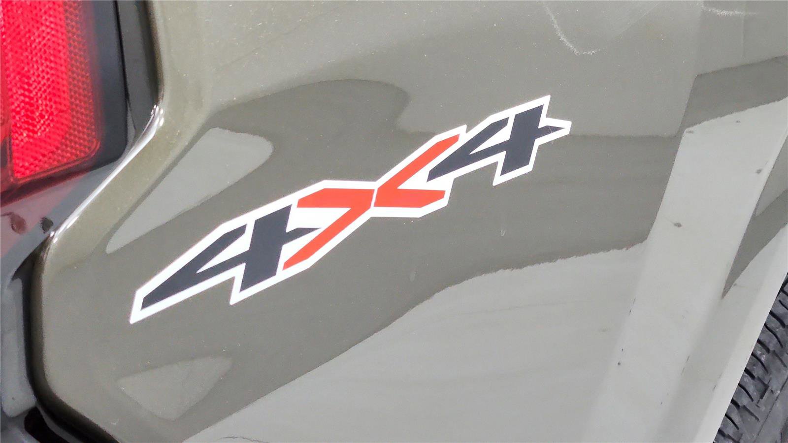 Used 2024 Chevrolet Colorado LT w/ LT Convenience Package AWD/4WD image 18