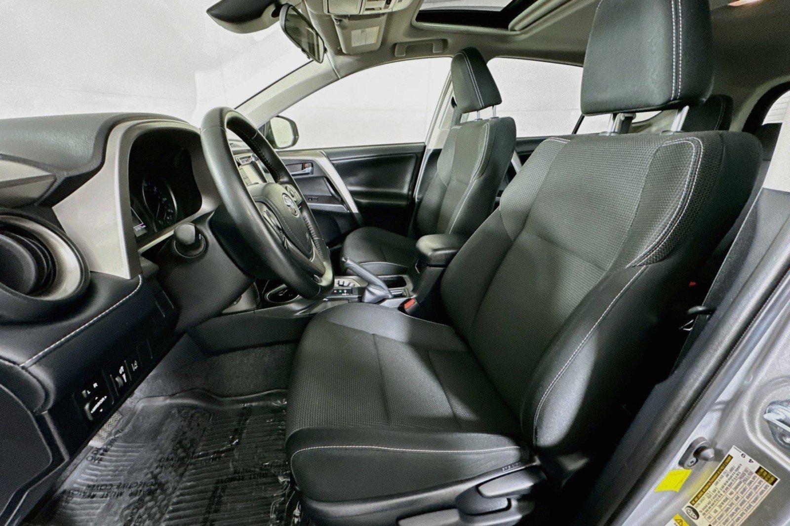 Used 2018 Toyota RAV4 XLE w/ Plus Extra Value Package FWD image 18