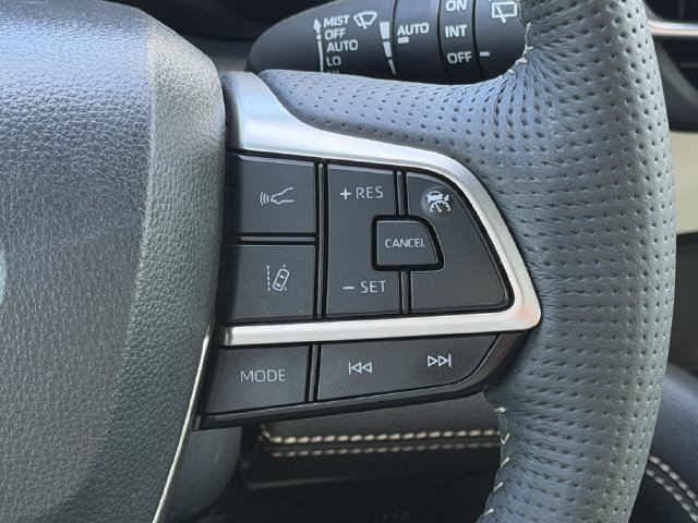 Used 2025 Toyota Sienna Platinum FWD image 14