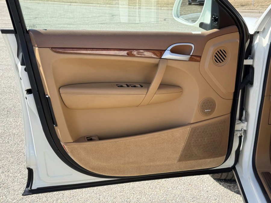 Used 2004 Porsche Cayenne S image 15