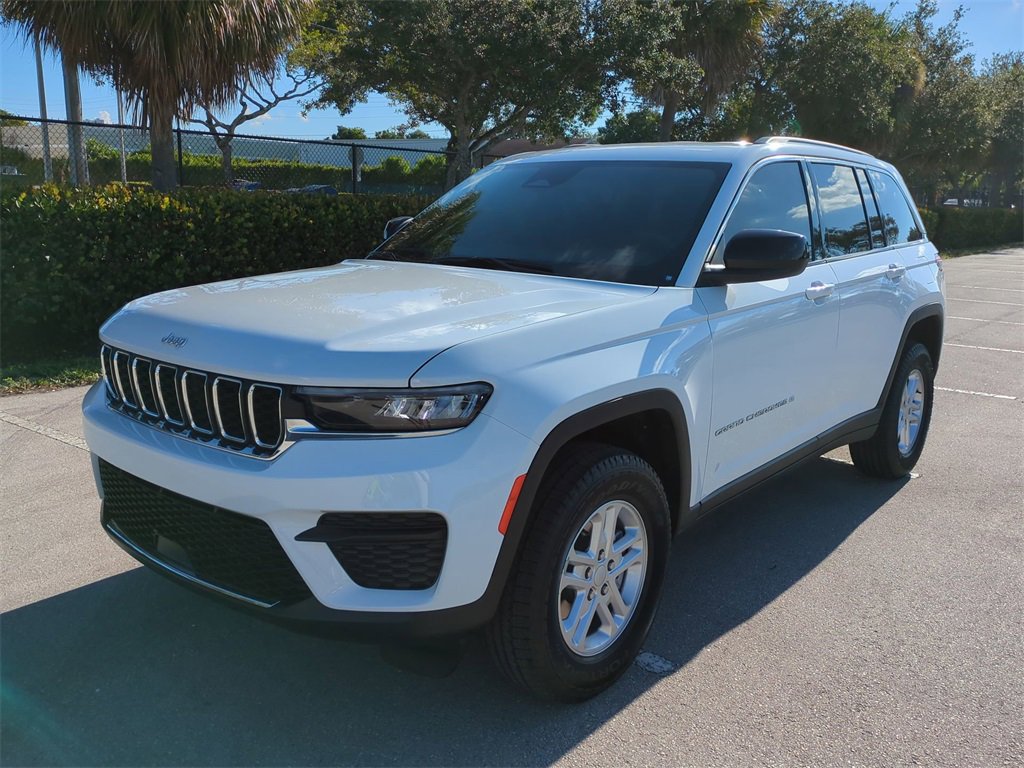 New 2025 Jeep Grand Cherokee Laredo image 9