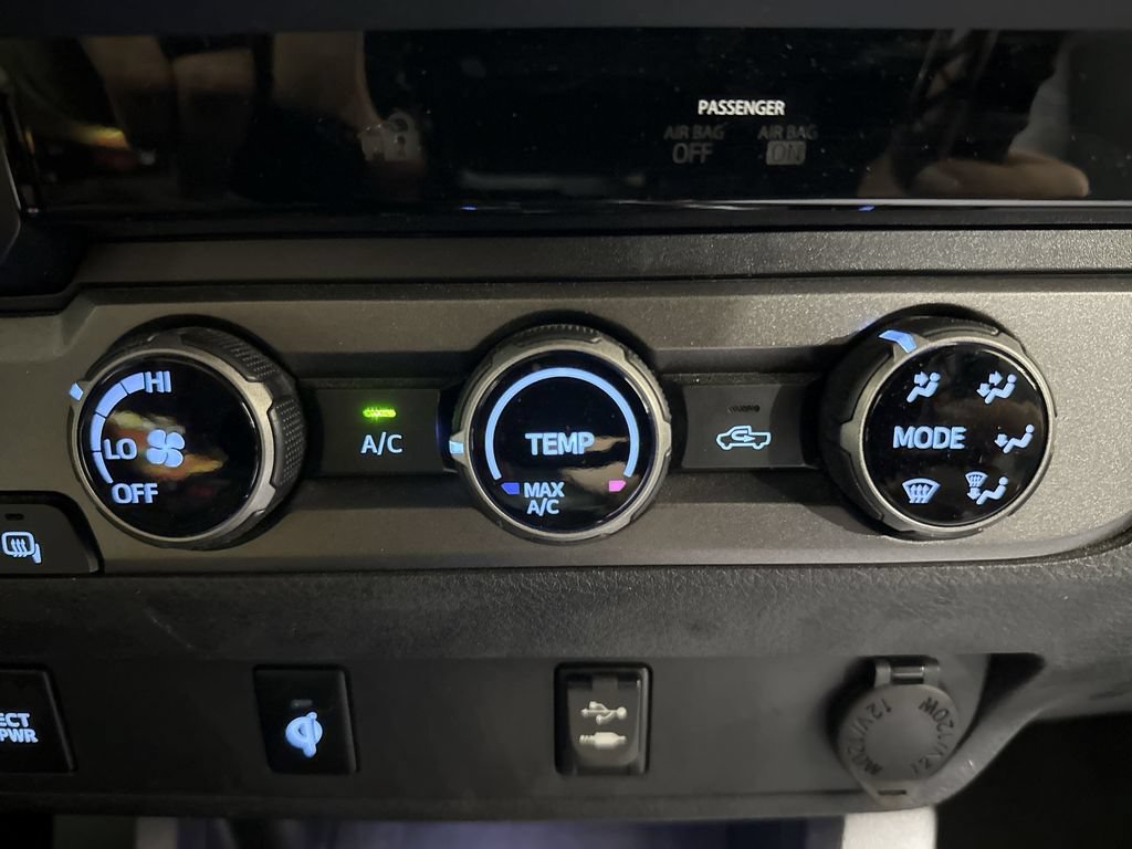 Used 2016 Toyota Tacoma TRD Sport w/ Towing Package AWD/4WD image 16