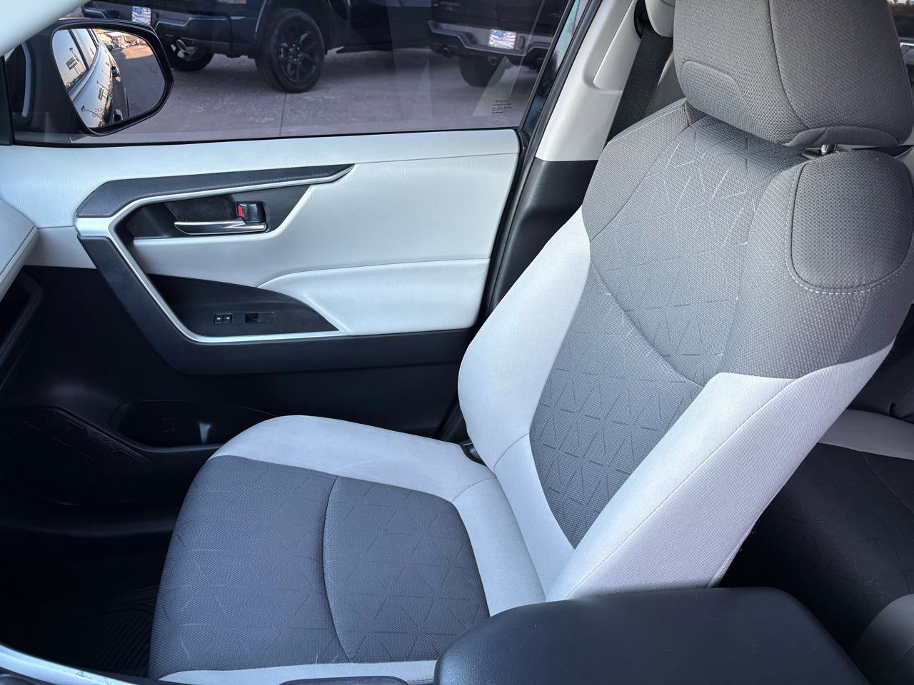 Used 2021 Toyota RAV4 XLE image 18