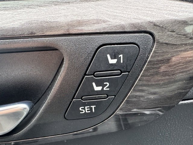 Used 2023 Toyota Highlander Limited image 19