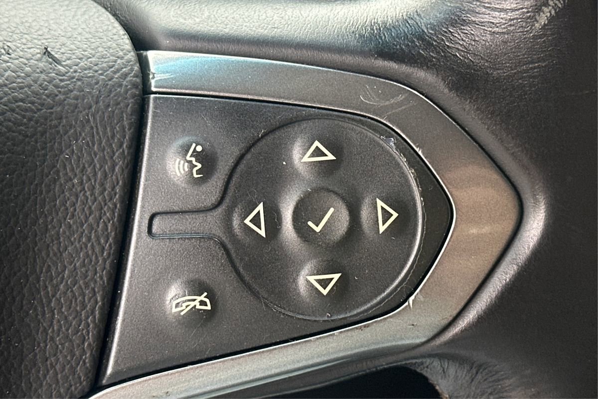 Used 2018 Chevrolet Suburban LT image 34