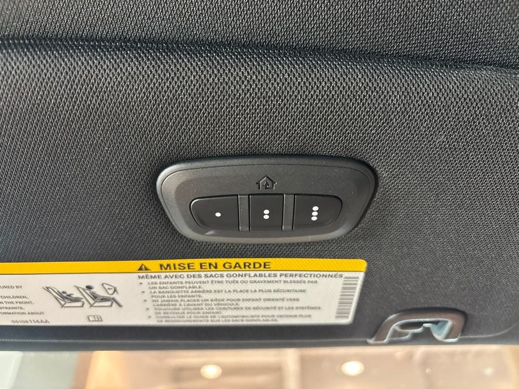 New 2027 Chrysler Pacifica Select FWD image 18
