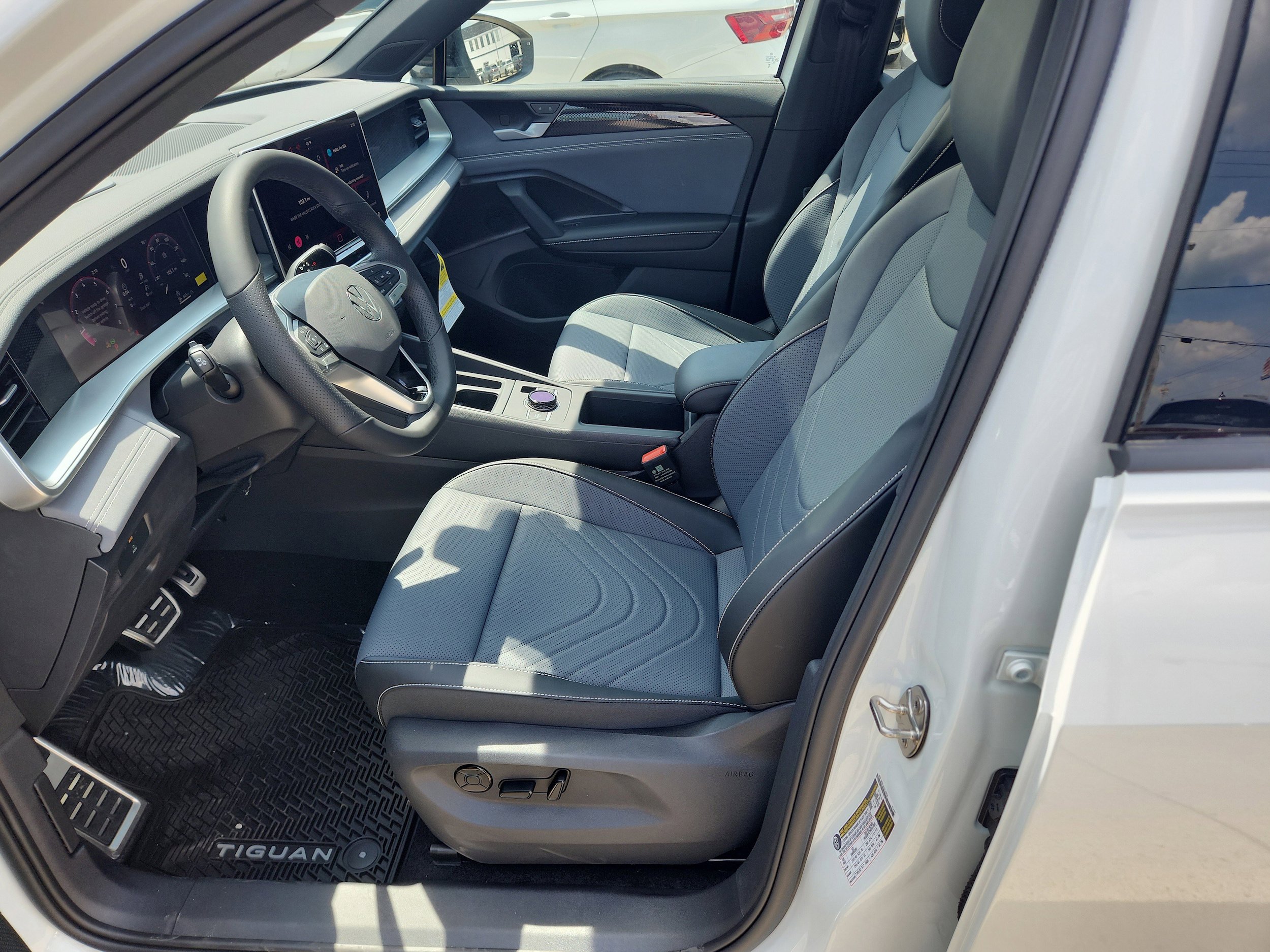 New 2026 Volkswagen Tiguan SE R-Line AWD/4WD image 15