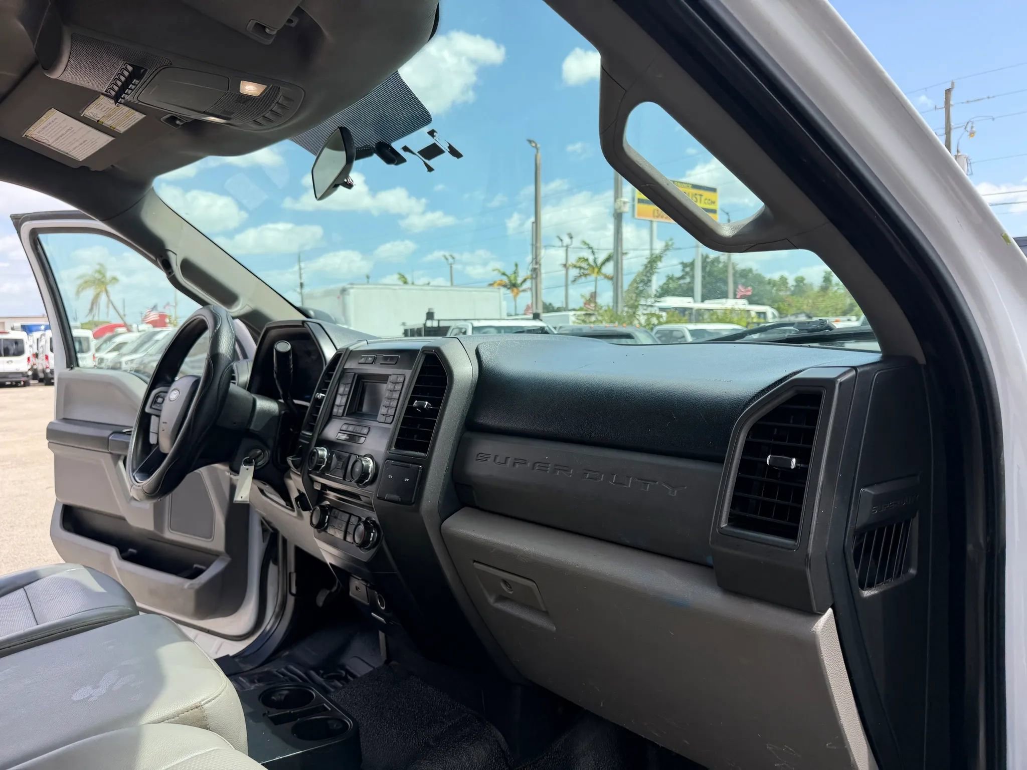 Used 2017 Ford F550 2WD Regular Cab Super Duty image 8