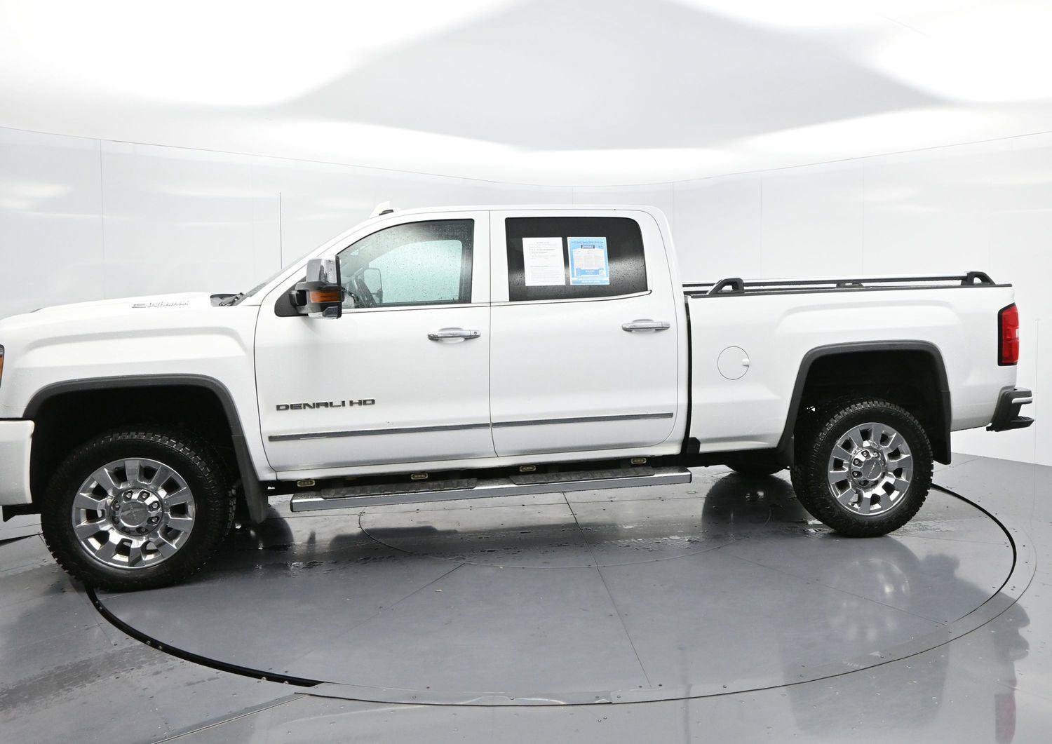 Used 2019 GMC Sierra 2500 Denali w/ Duramax Plus Package AWD/4WD image 4