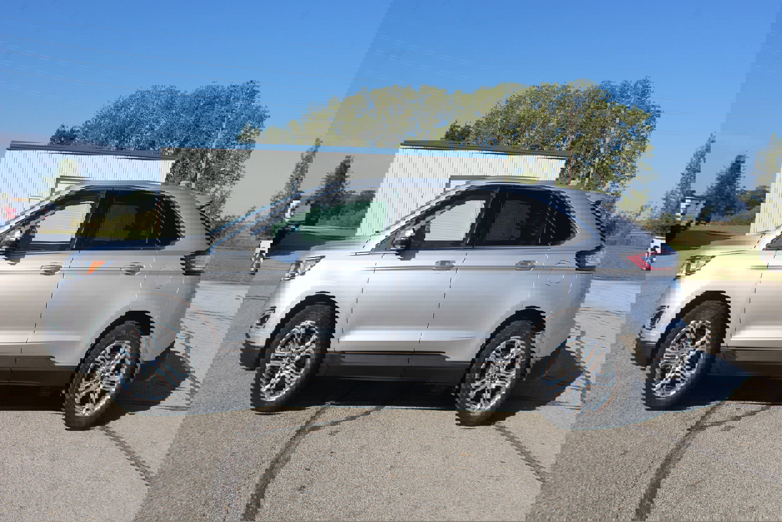 Used 2018 Ford Edge Titanium w/ Technology Package image 2