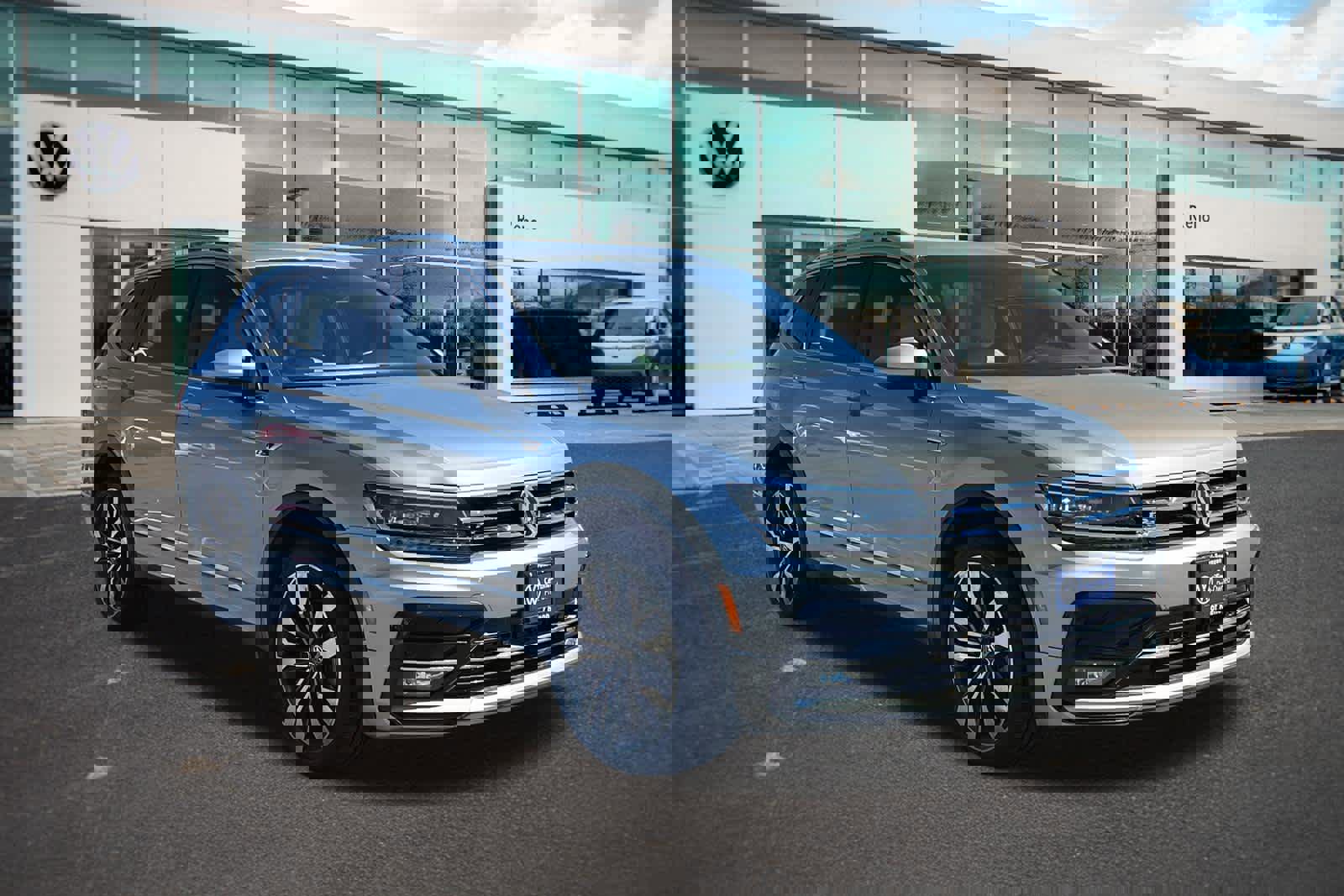 Certified 2020 Volkswagen Tiguan SEL Premium R-Line image 3