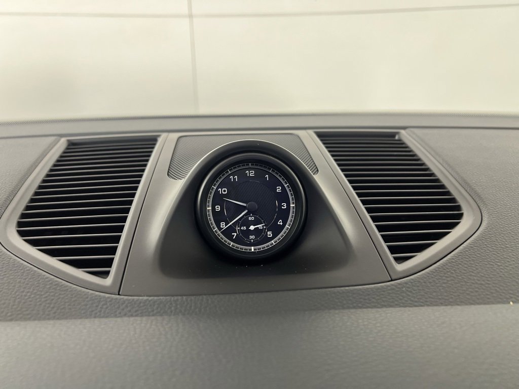 Used 2025 Porsche Macan image 32