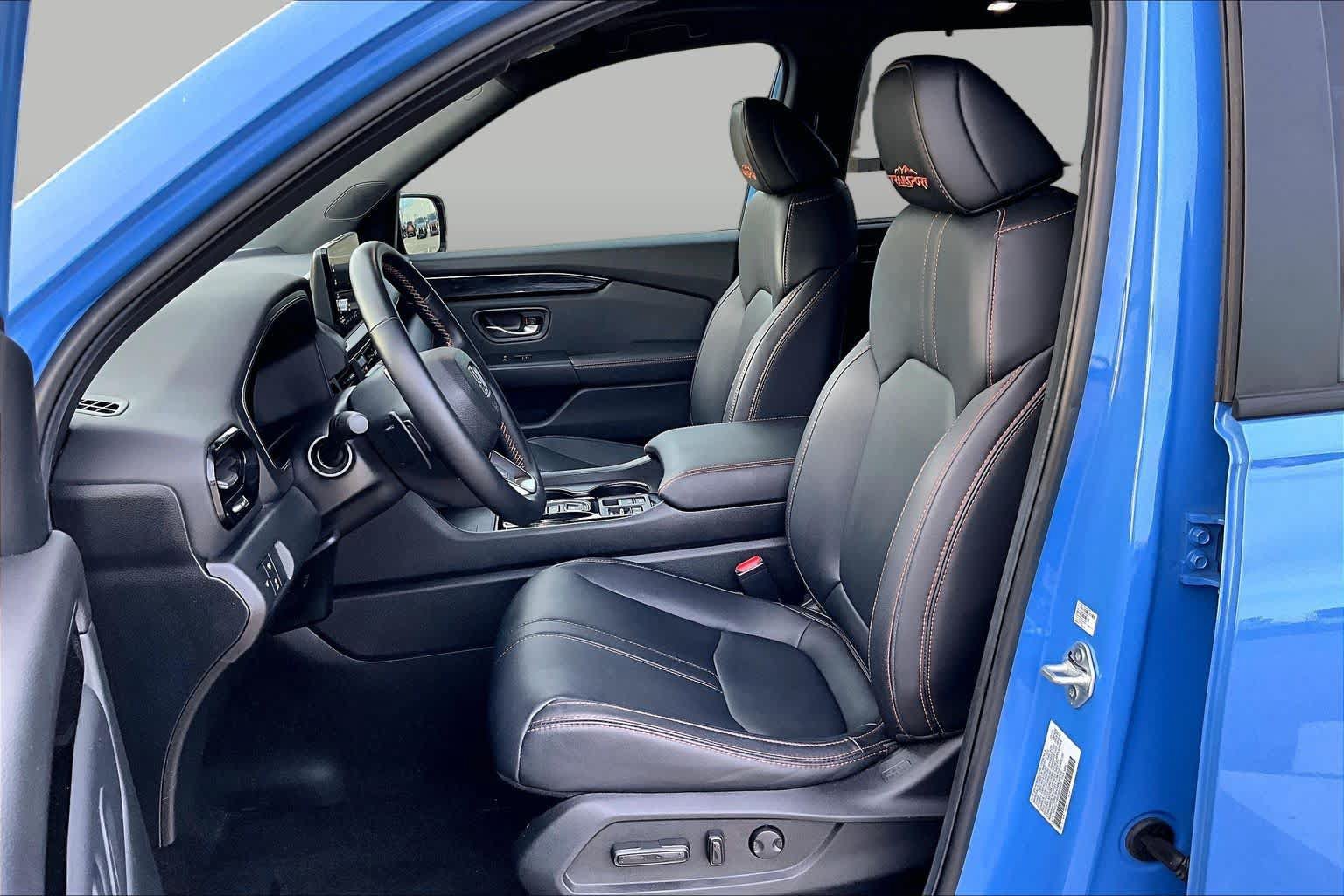 Used 2025 Honda Pilot TrailSport image 7