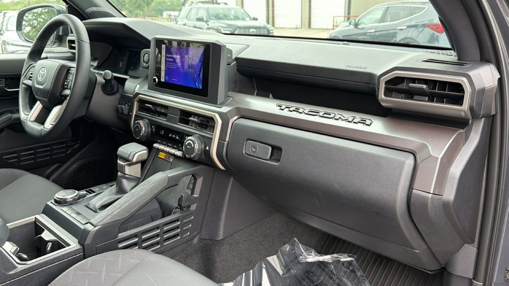 Certified 2025 Toyota Tacoma SR5 w/ SR5 Upgrade Package AWD/4WD image 40