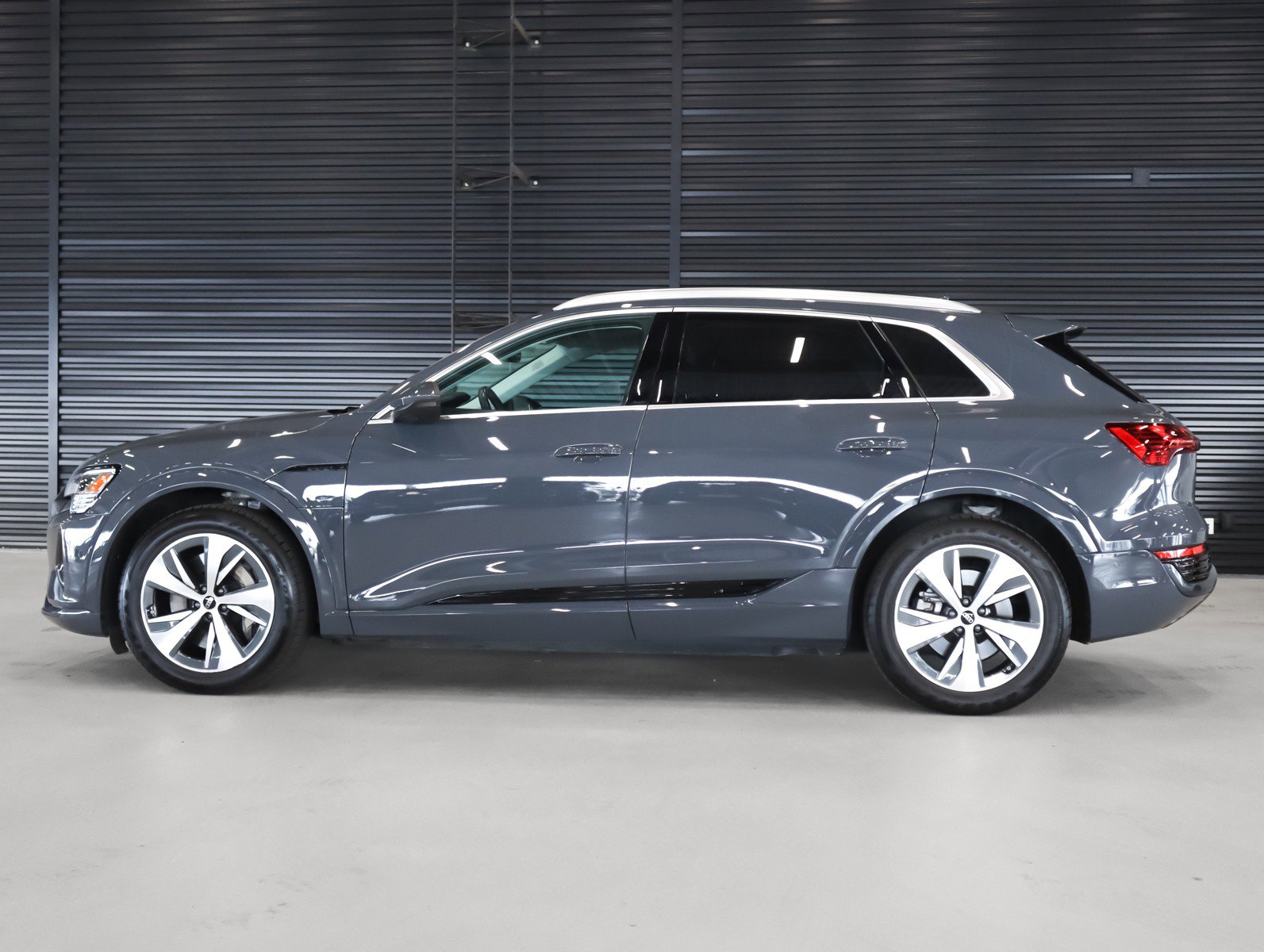 Used 2024 Audi Q8 e-tron Prestige image 14