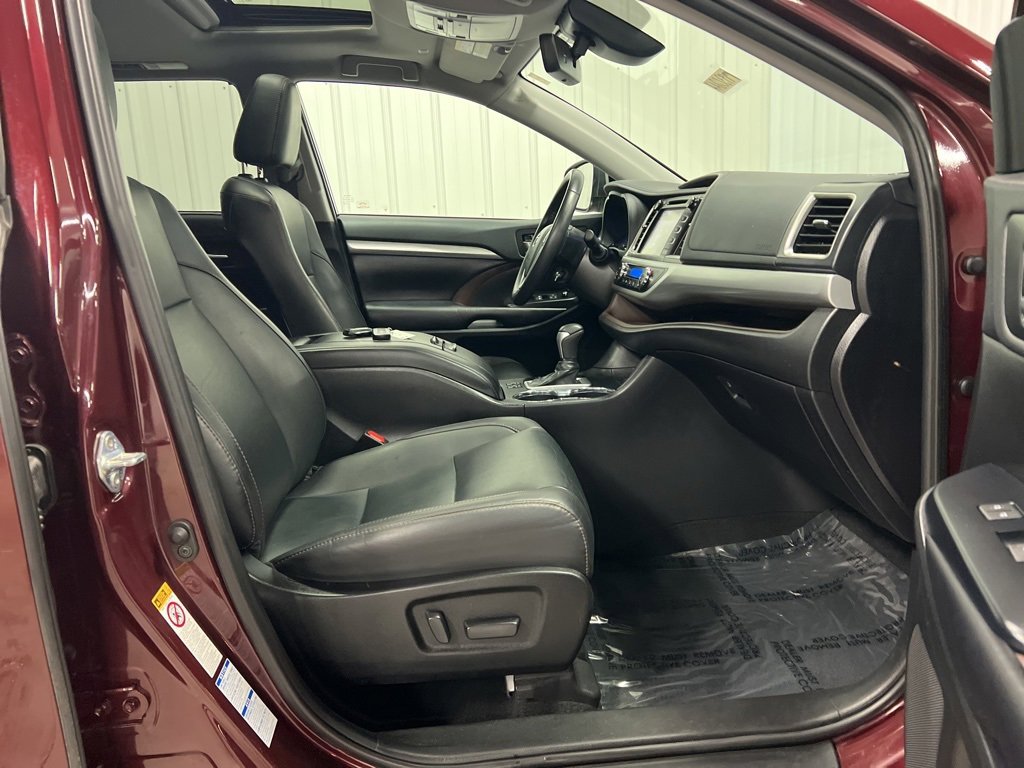 Used 2019 Toyota Highlander XLE image 9