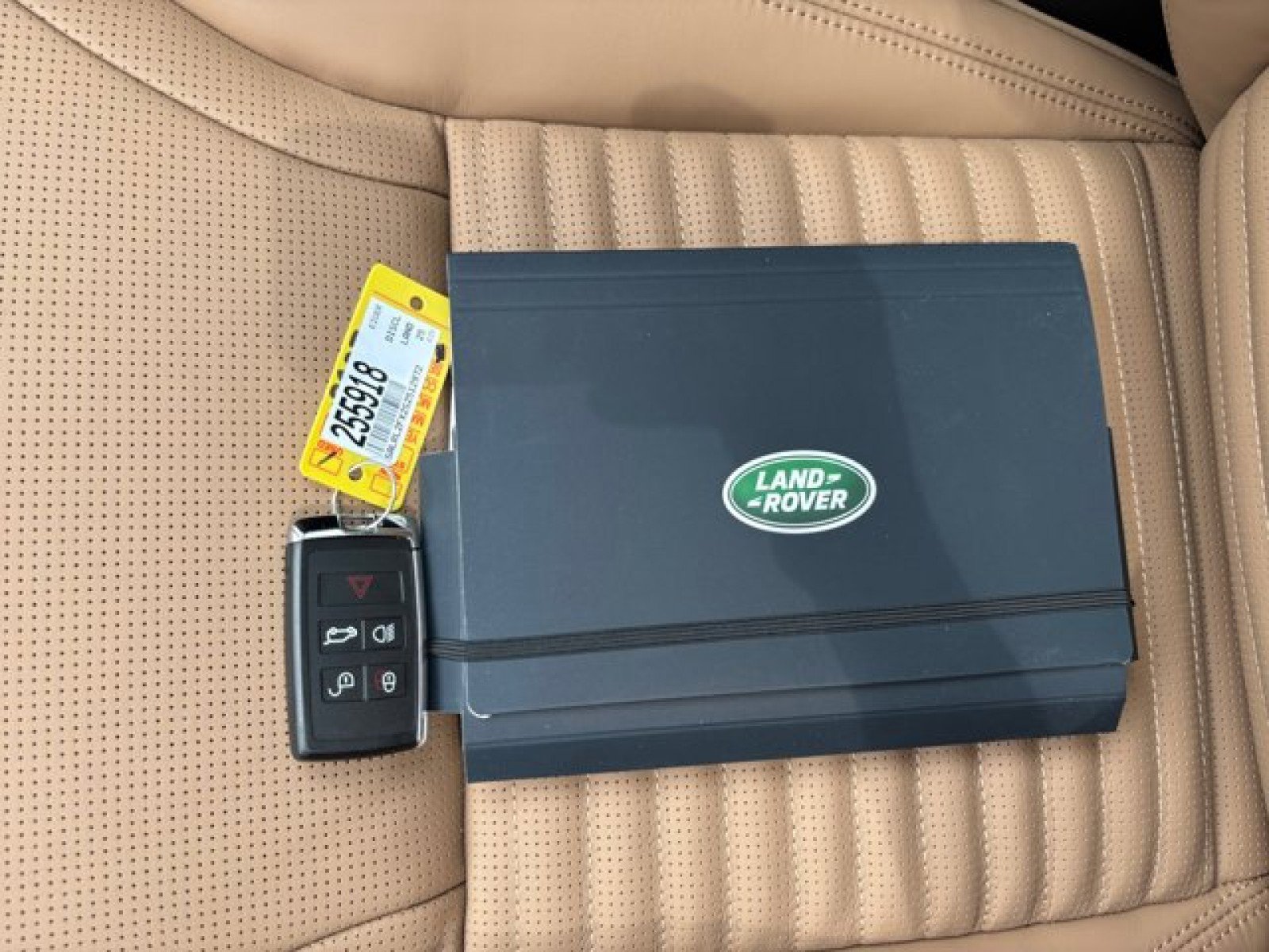 New 2025 Land Rover Discovery Dynamic SE image 22