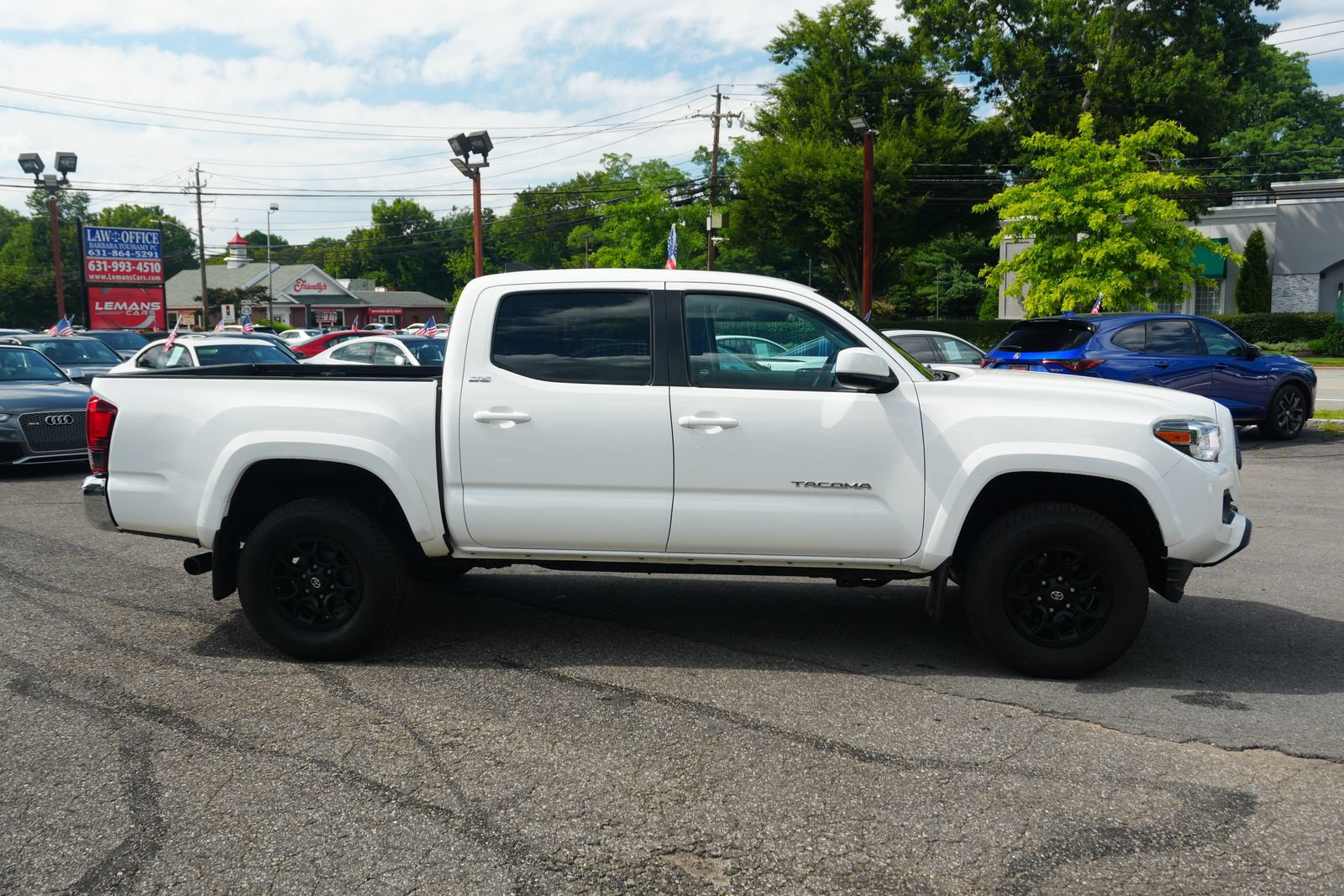 Used 2021 Toyota Tacoma SR5 AWD/4WD video 4