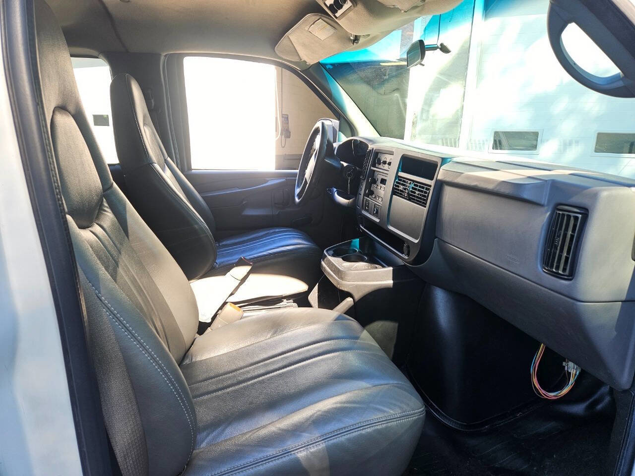 Used 2006 Chevrolet Express 3500 LS image 10