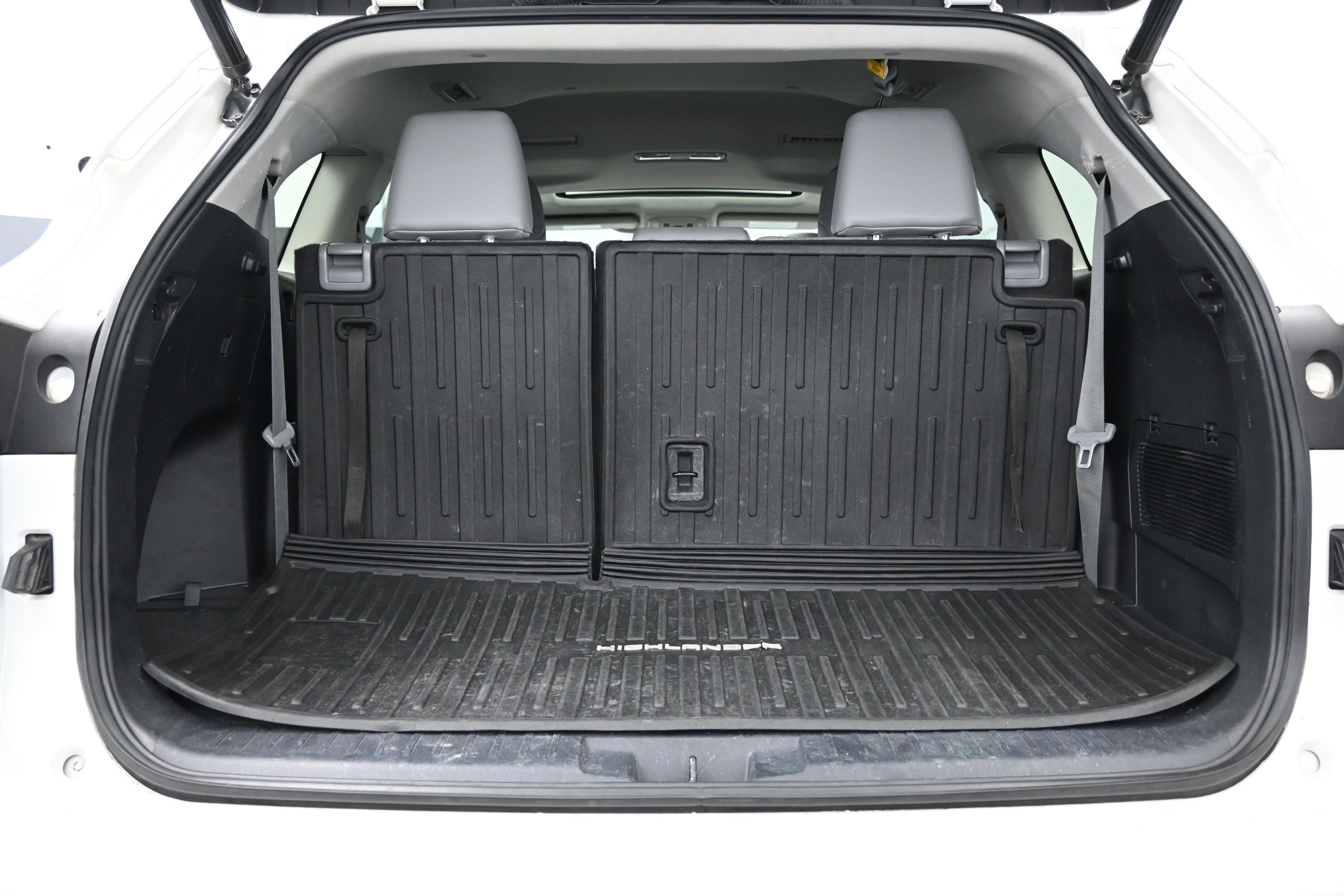 Used 2021 Toyota Highlander XLE AWD/4WD image 7