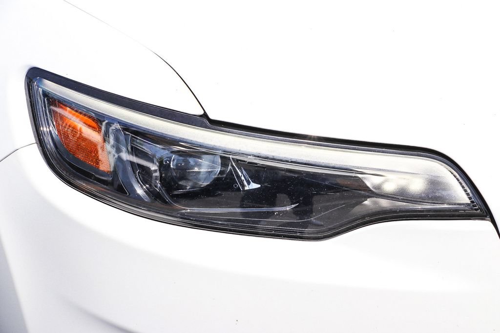 Used 2020 Jeep Cherokee Latitude Plus FWD image 4