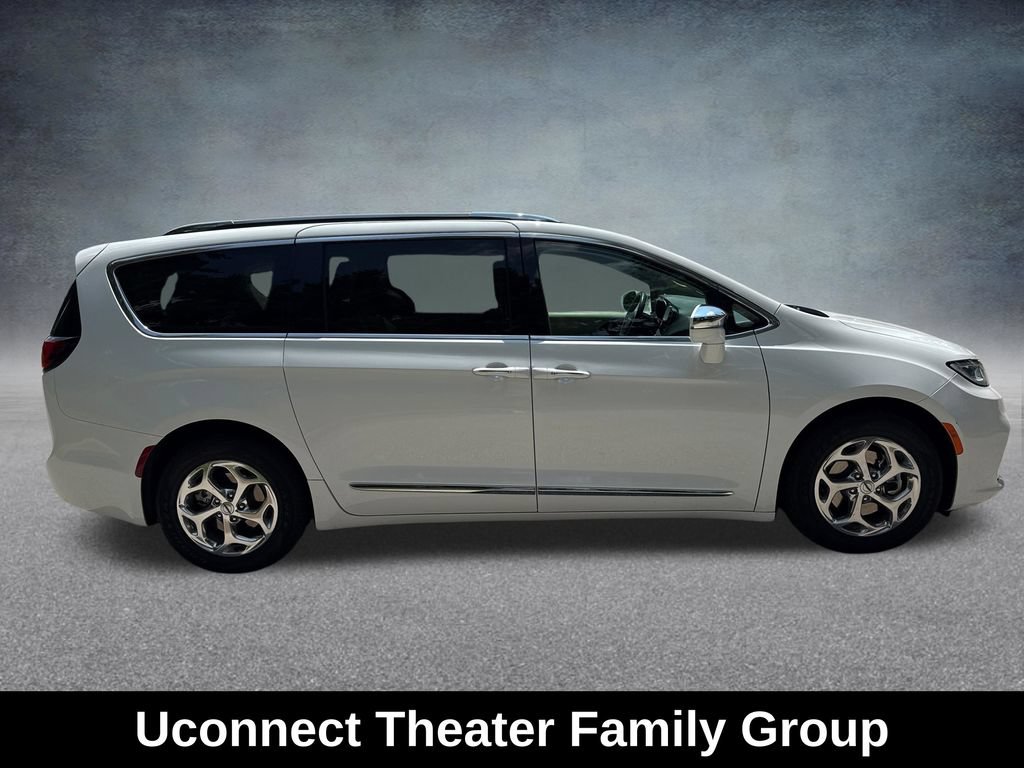 Used 2021 Chrysler Pacifica Limited w/ Uconnect Theater Family Group FWD image 8