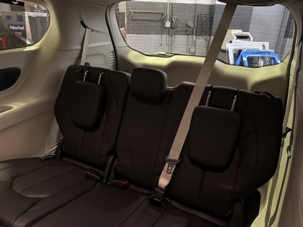 Used 2018 Chrysler Pacifica Touring-L Plus image 37