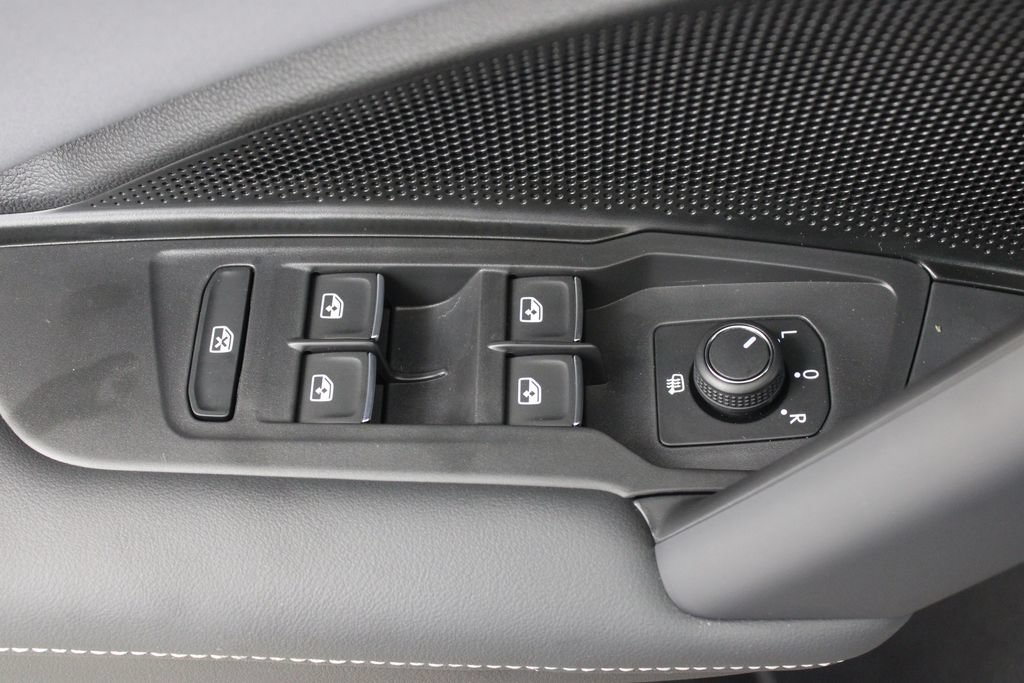 New 2026 Volkswagen Tiguan SE FWD image 17