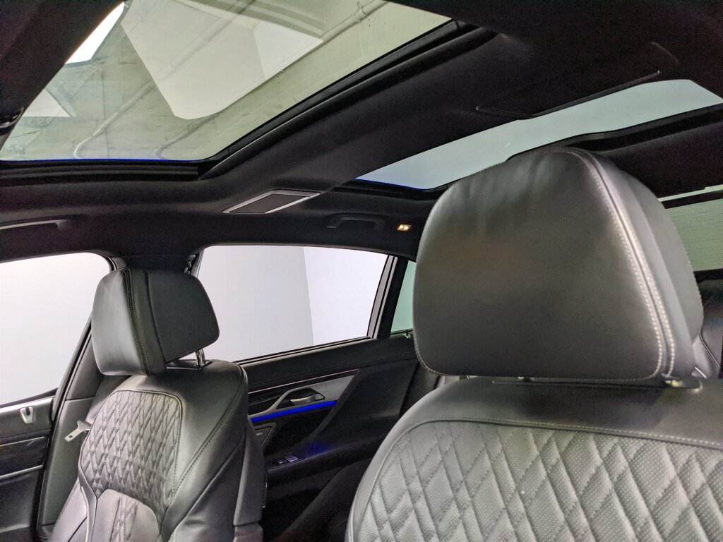 Used 2022 BMW 750i xDrive w/ Executive Package AWD/4WD image 34