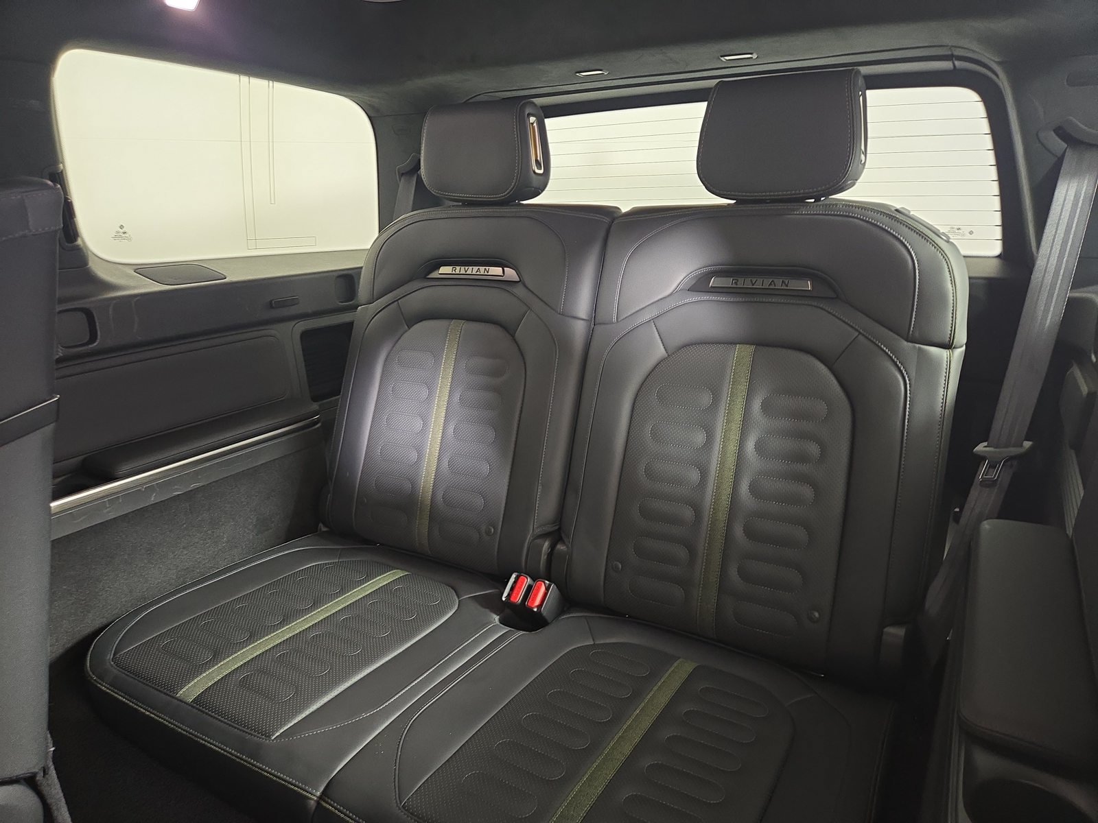 Used 2025 Rivian R1S Adventure Dual AWD/4WD image 22
