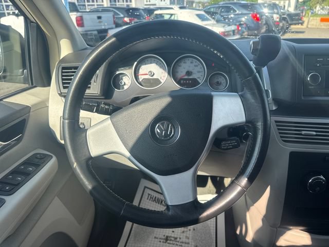 Used 2009 Volkswagen Routan S FWD image 14