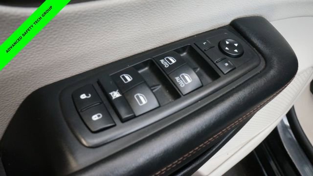 Used 2019 Chrysler Pacifica Touring-L w/ Advanced Safetytec Group image 28